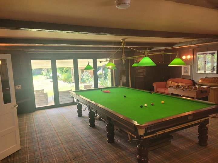 8 Bedroom Family Home In Farnborough